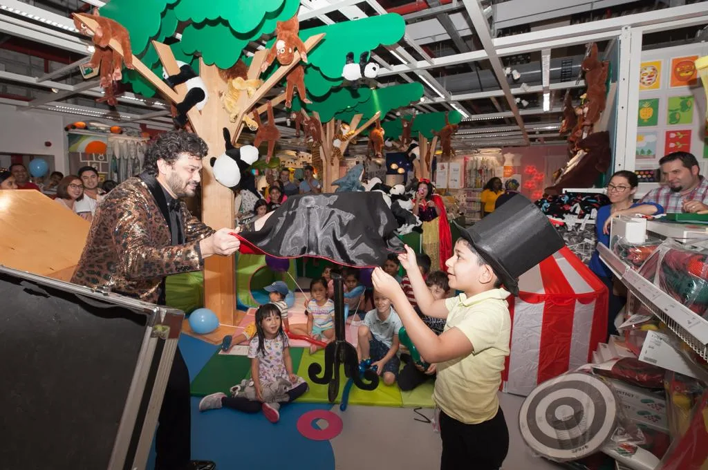 Kids entertainment in Singapore - balloon twisting, face painting, magic shows photo 14