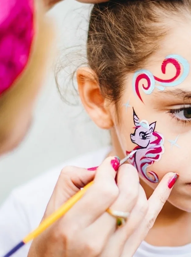 Kids entertainment in Singapore - balloon twisting, face painting, magic shows photo 17