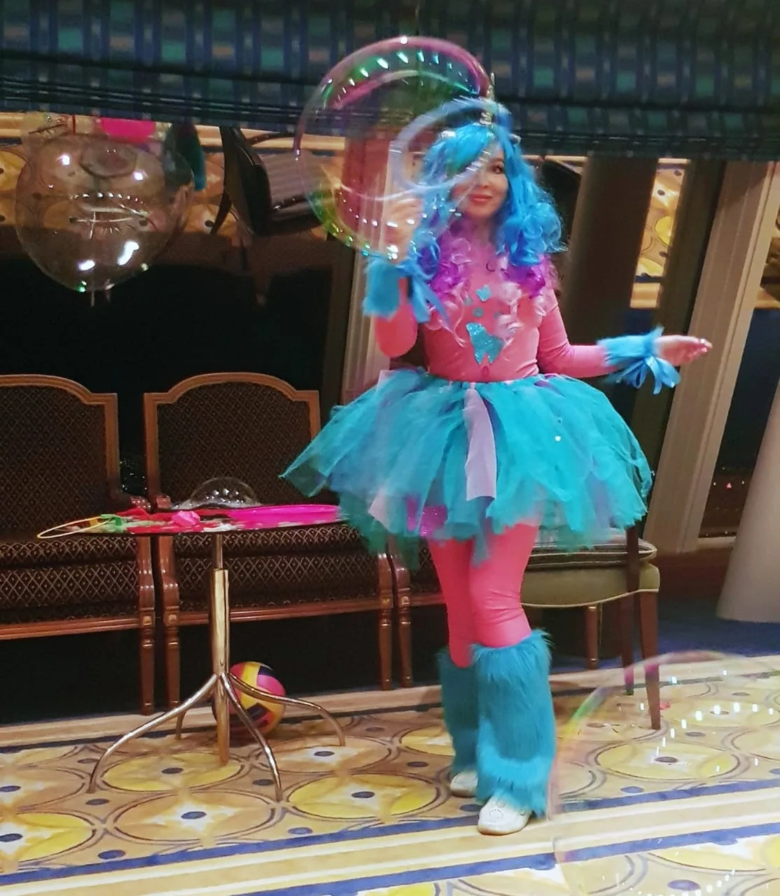 Kids entertainment in Singapore - balloon twisting, face painting, magic shows photo 2