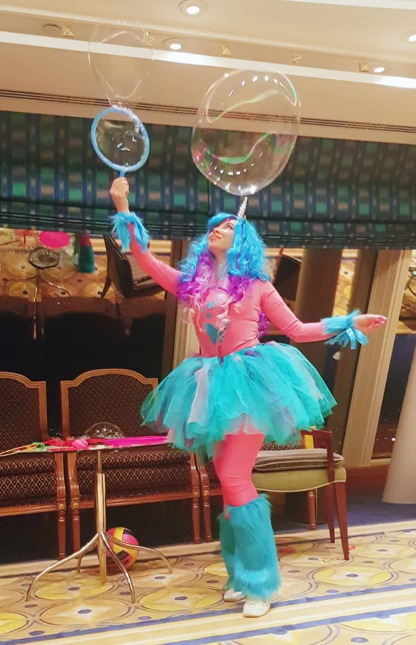 Kids entertainment in Singapore - balloon twisting, face painting, magic shows photo 3