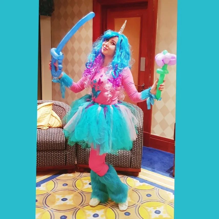 Kids entertainment in Singapore - balloon twisting, face painting, magic shows photo 4