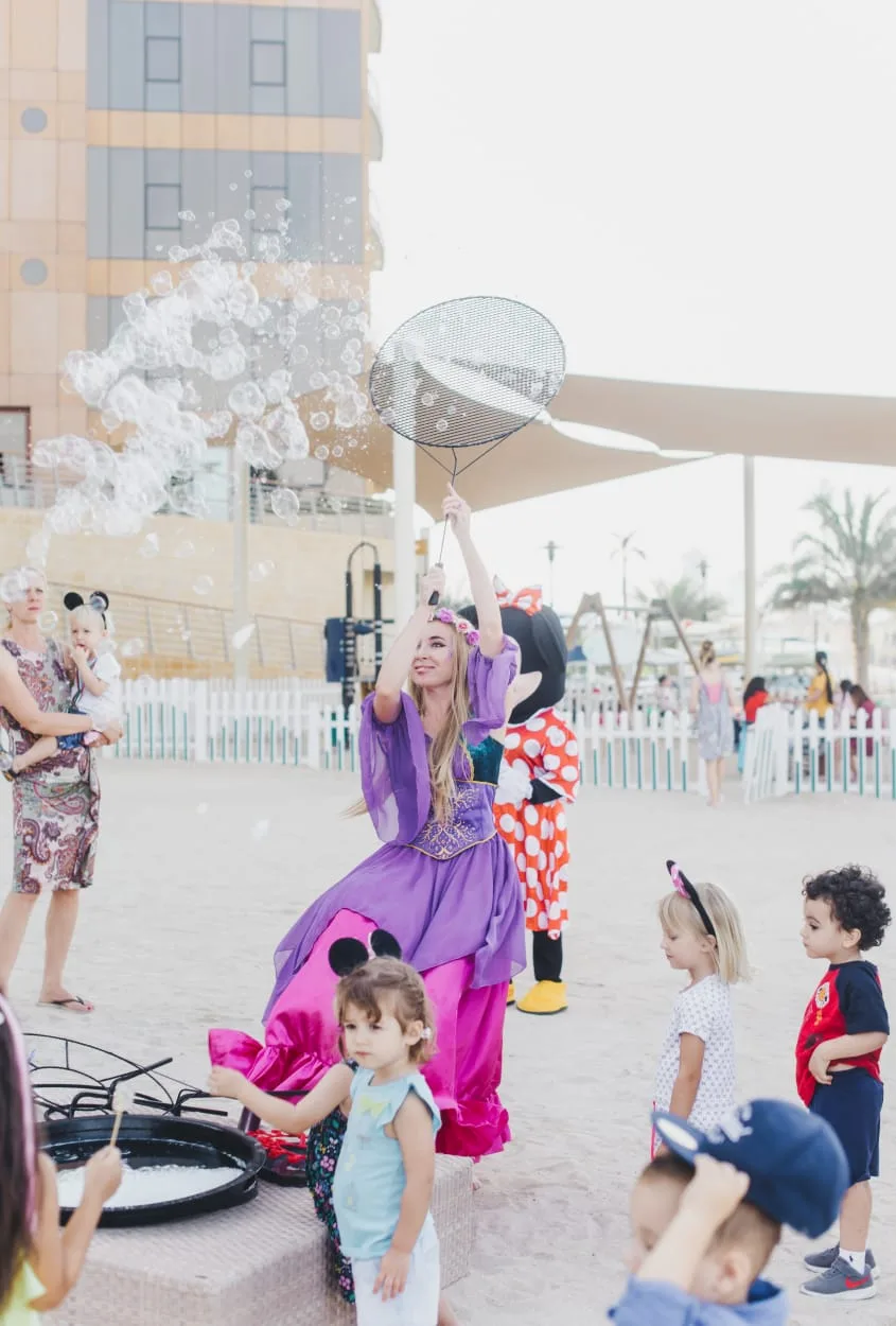 Kids entertainment in Singapore - balloon twisting, face painting, magic shows photo 6