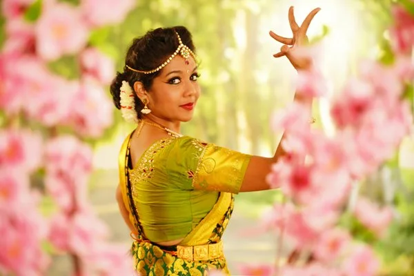 Hire Bollywood Dancers in Singapore