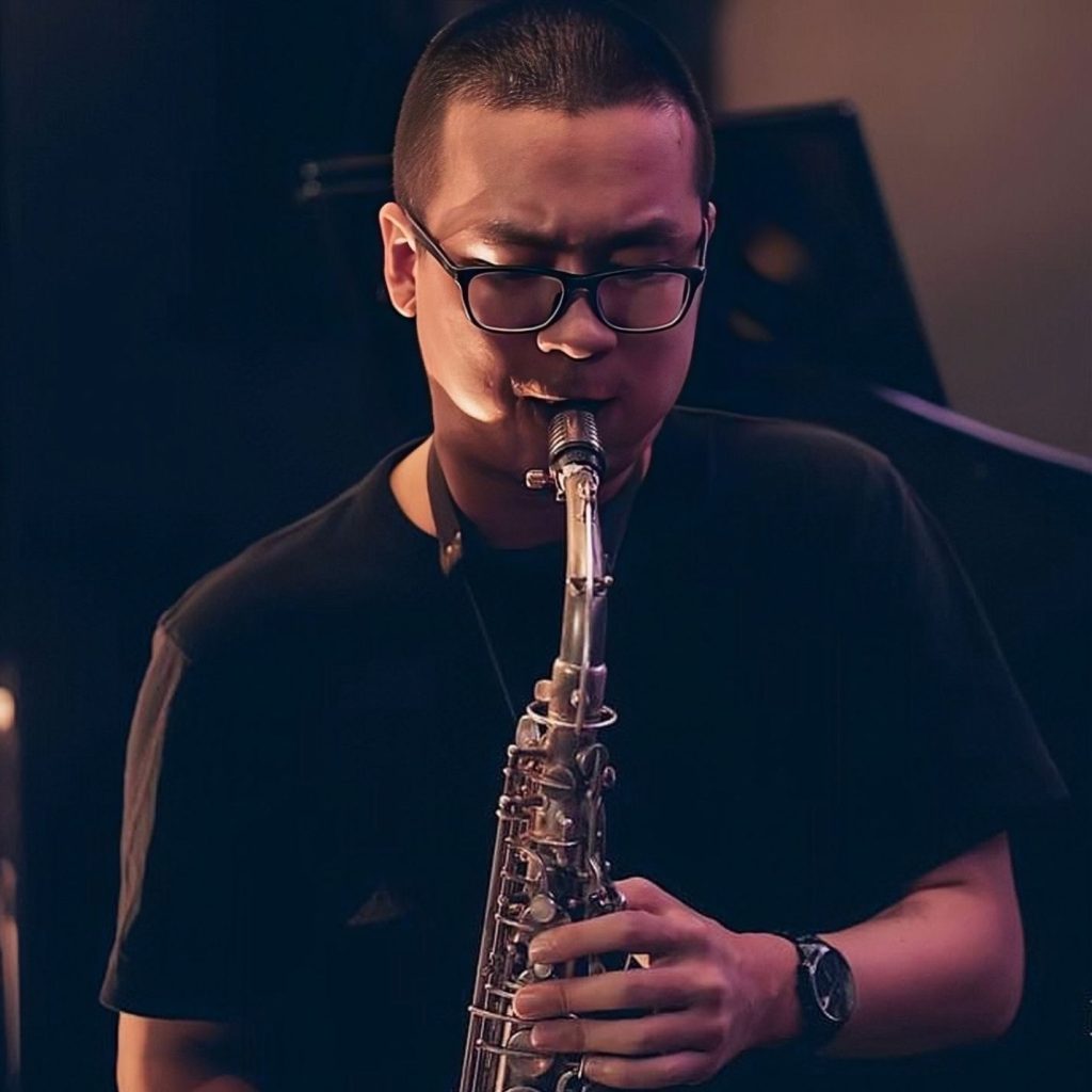 Hire Saxophonist in Singapore, professional sax players for hire!