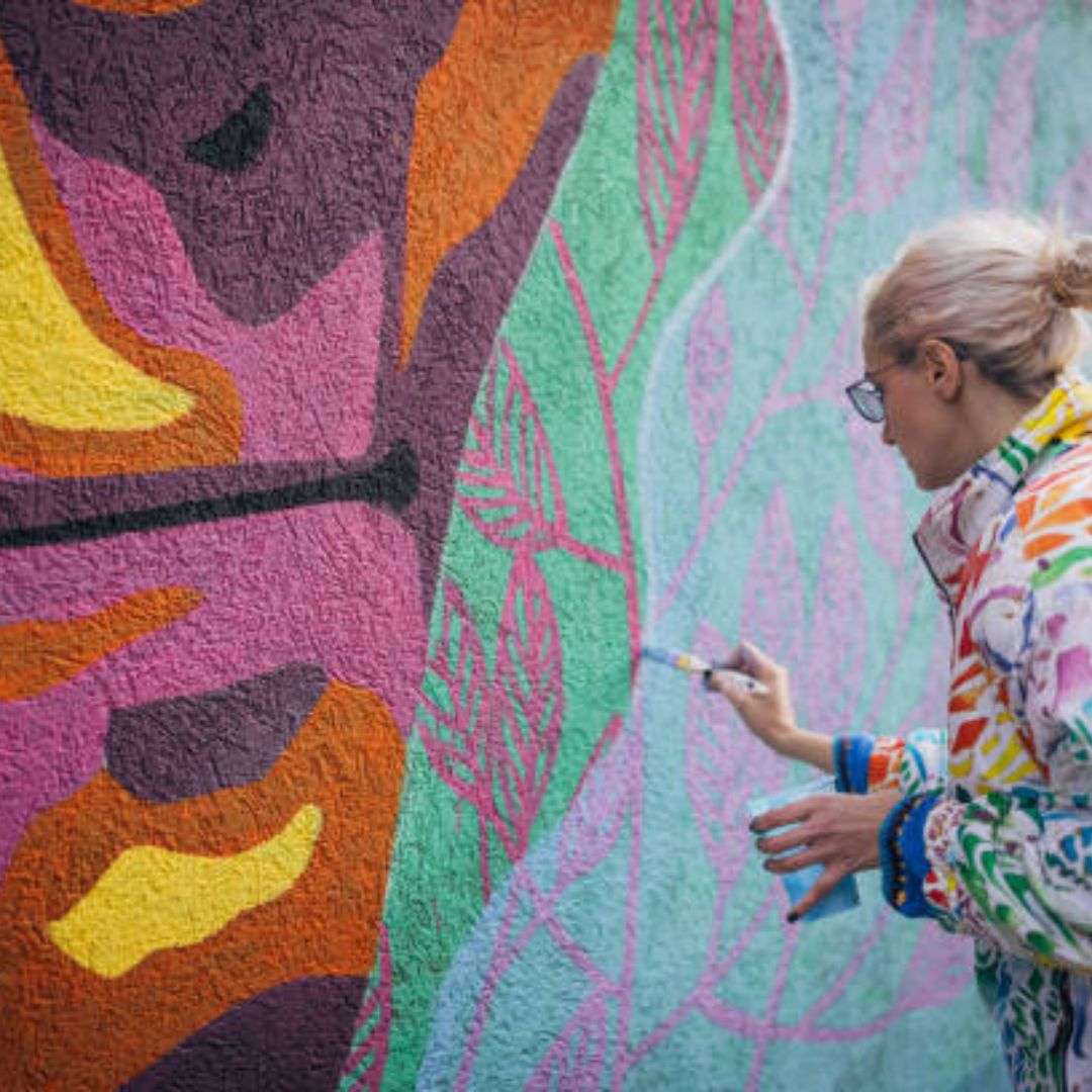 Hire Mural Artists in Singapore Bella Entertainment